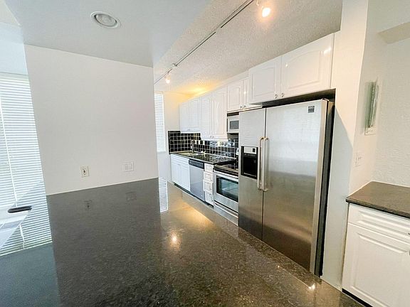 5th image of 3013 Harbor Dr APT 2B