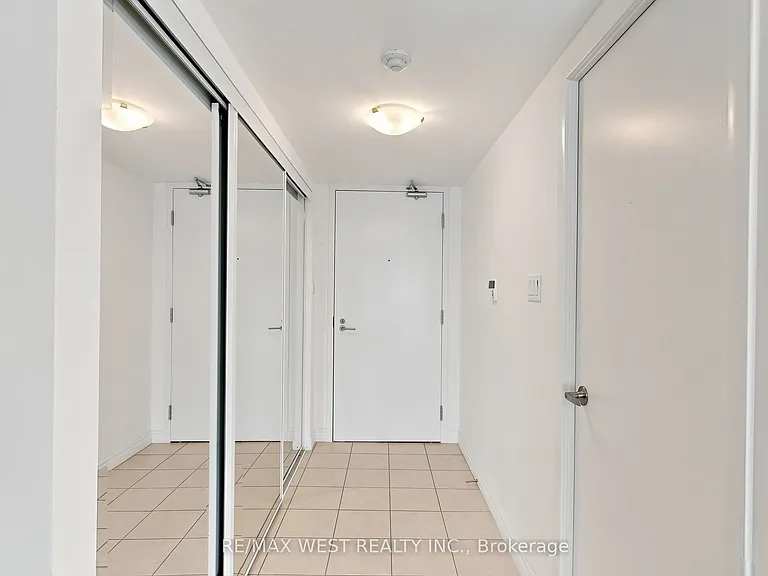 38 Grenville St #1203 — Photo 22