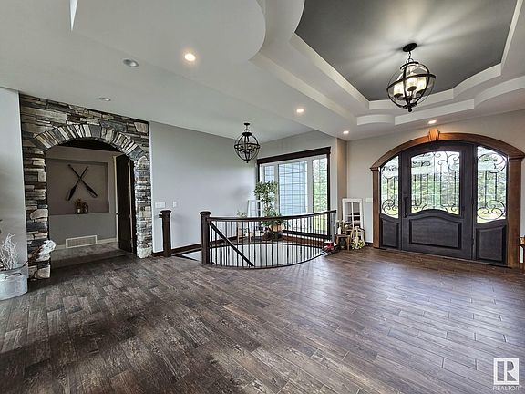 5th image of 49011 Range Road 54
