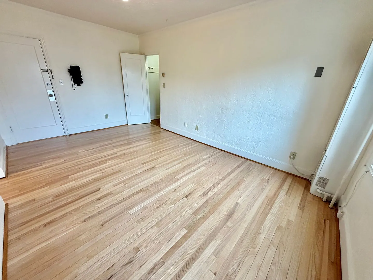 T0108 - Laurelview Apartments — Photo 2