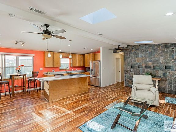 3rd image of 2029 W Michigan Dr