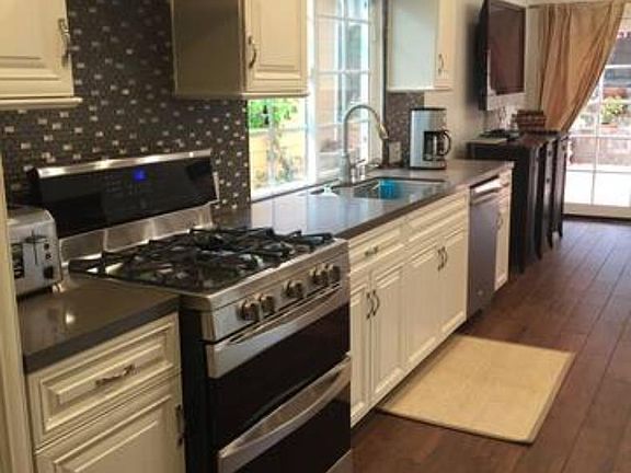 5th image of 21441 Providencia St