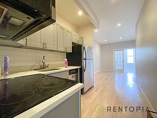 3rd image of 644 Wilson Ave #2L