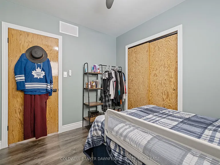 105 Wellington St W — Photo 17