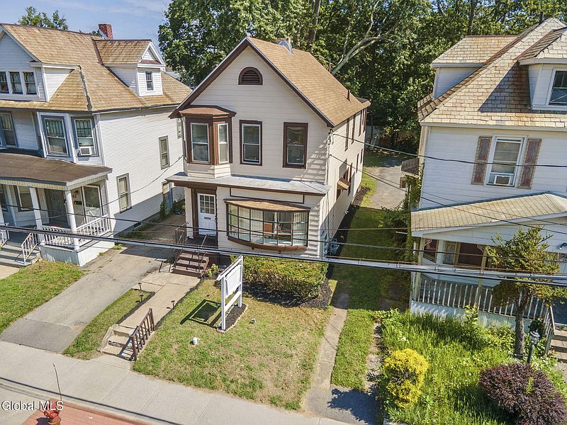 3rd image of 1595 Union Street