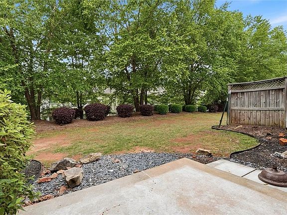 5th image of 209 Parc View Ln
