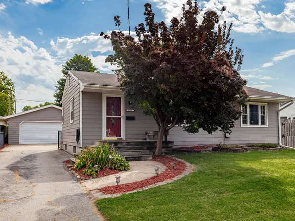 2705 E 39th St, Des Moines, IA 50317