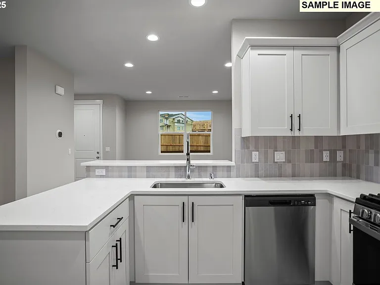 18418 NE 46th Pl — Photo 10