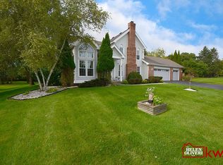 6 Bent Tree Ct, Hawthorn Woods, IL 60047