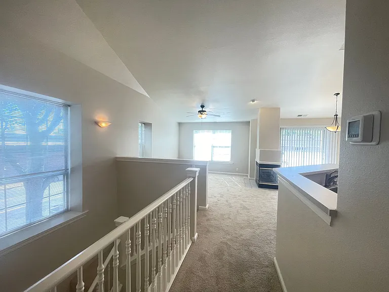 2 Bedroom, 2 Bathroom Townhouse with Attached Garage and Washer/Dryer Hookups! — Photo 22