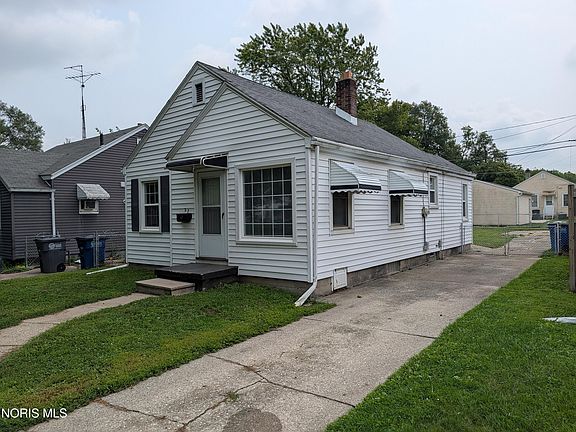 3rd image of 27 W Poinsetta Ave