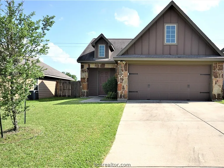 2814 Silver Oak Dr — Photo 1