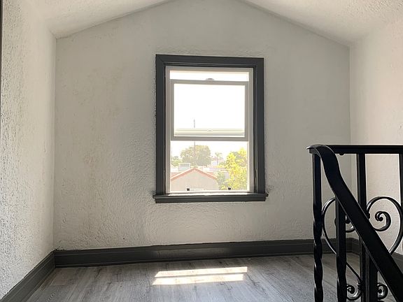 4th image of 2901 Somerset Dr #1/2