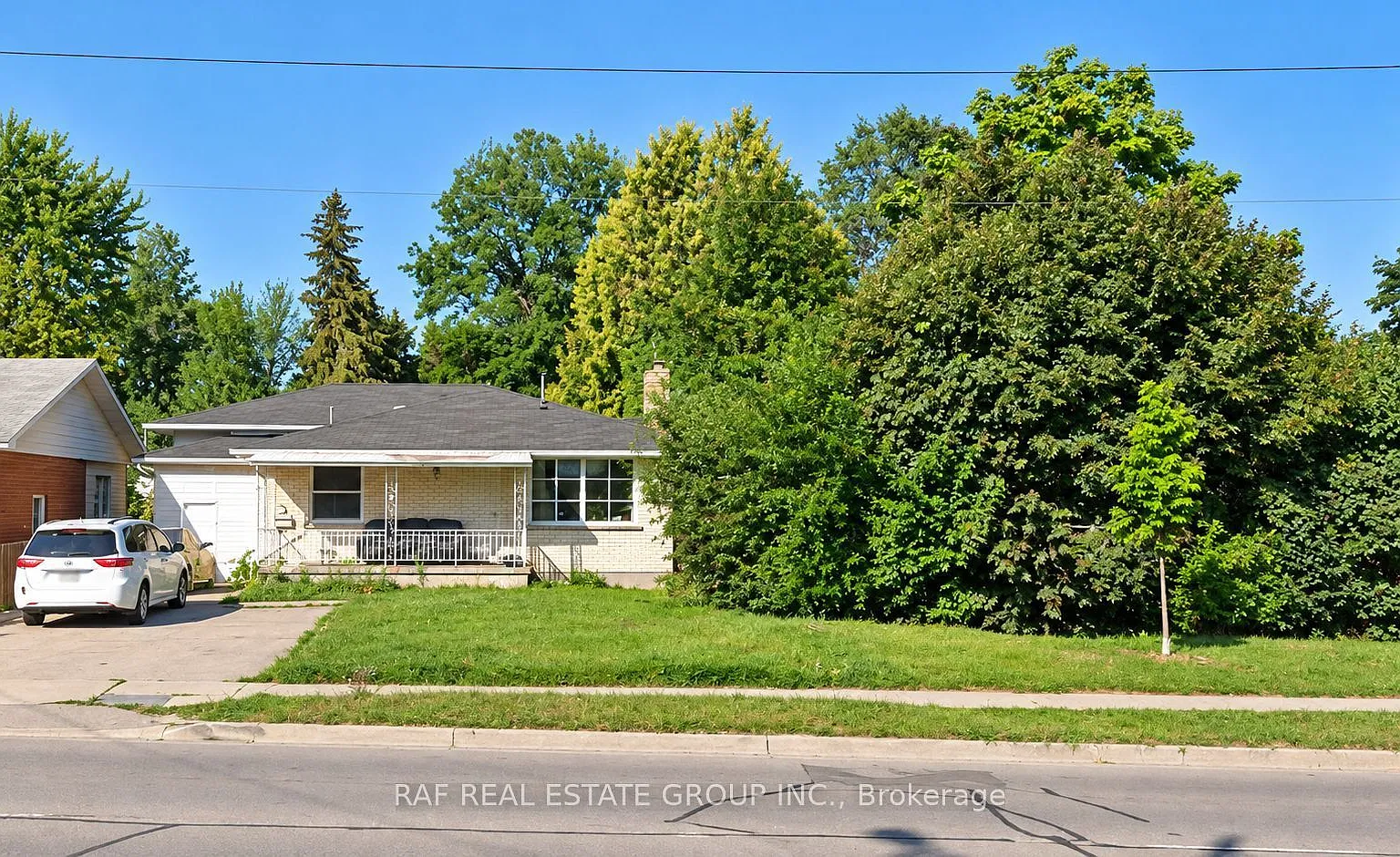 4 bed, $1,800 — Photo 1