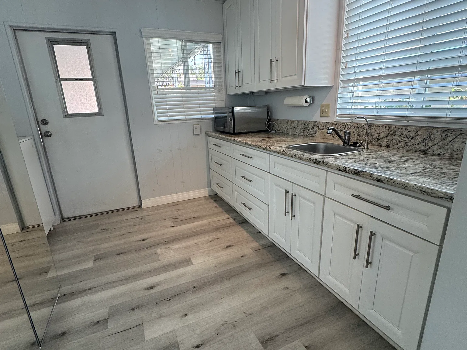 Studio, 300 sqft, $1,250 — Photo 4