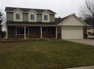 1269 Lake Valley Dr, Fenton, MI 48430