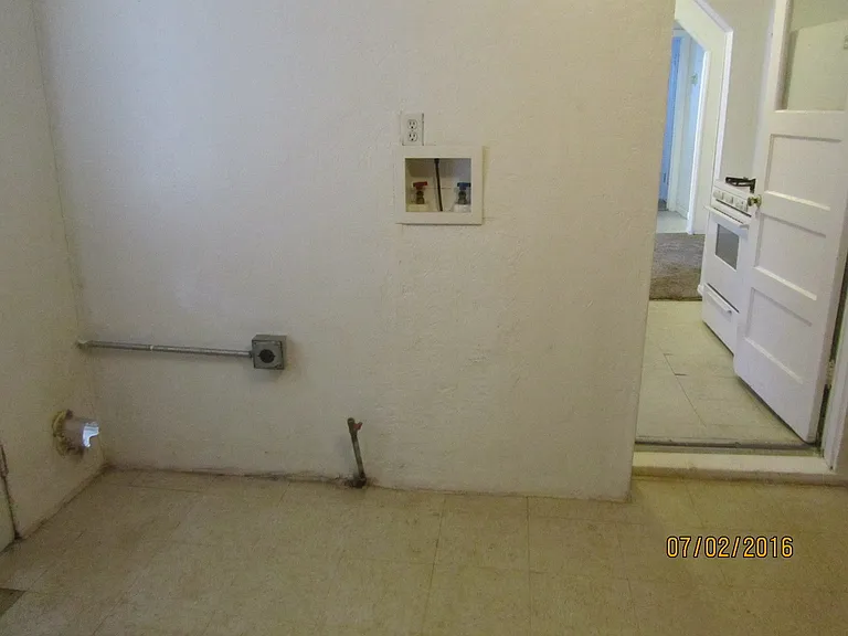 1329 SW Grand Blvd — Photo 14