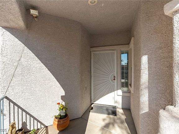 4th image of 3215 Stratford Hall Ct