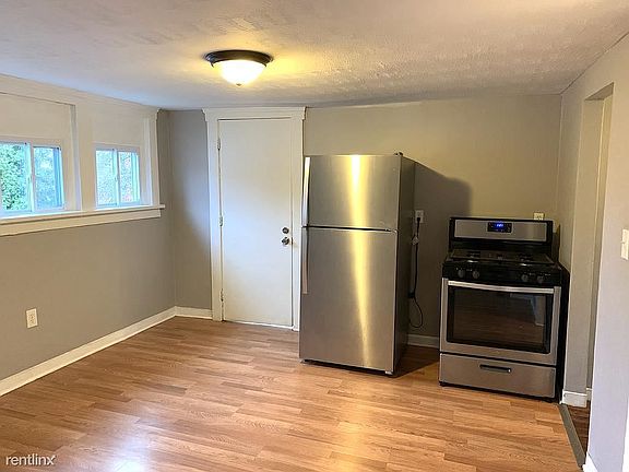 5th image of 2711 Marvin Ave