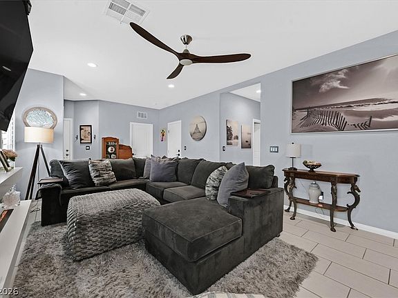 5th image of 8094 Tulip Bulb St