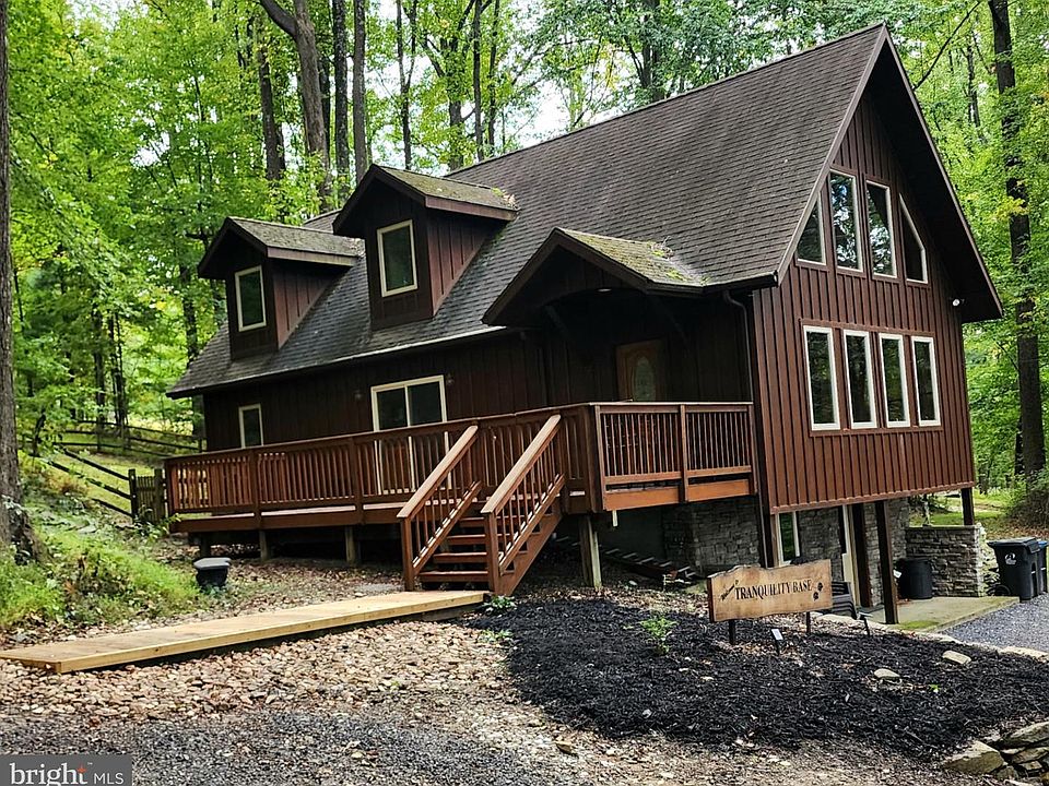 1st image of 3 Orchard View Ln