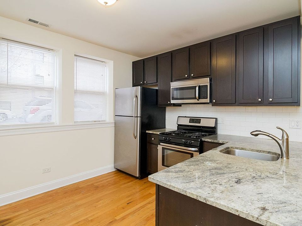 1st image of 2035-37 W Arthur Avenue N Seeley Ave #588