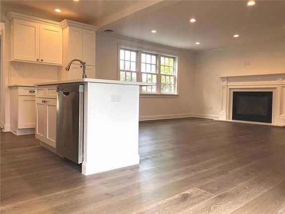 4th image of 36 Hampton St