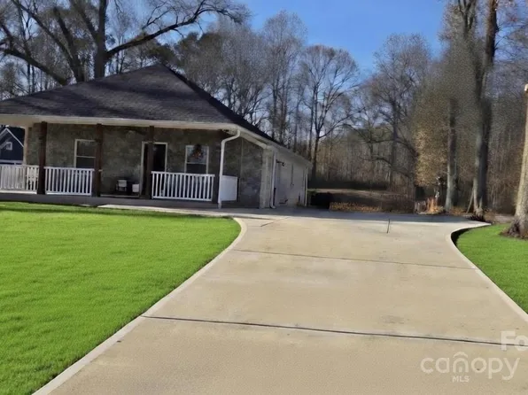 1029 Old State Highway 27, Mount Holly, NC 28120