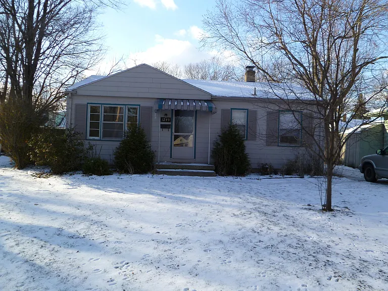 1249 Eastern Pl NE — Photo 35