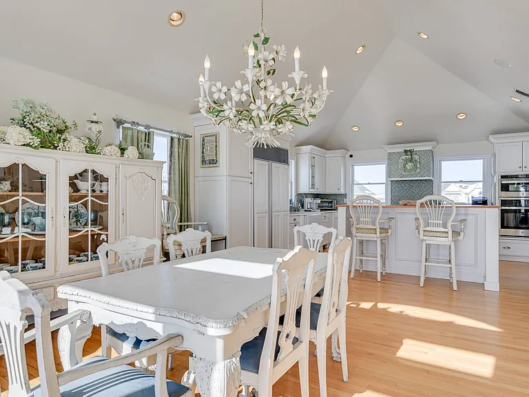 881 Dune Rd — Photo 10
