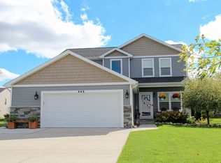 446 Hickory Bluff Ln, Chelsea, MI 48118