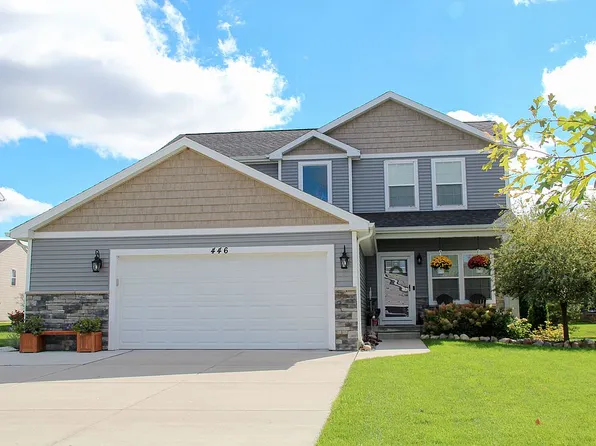 446 Hickory Bluff Ln, Chelsea, MI 48118