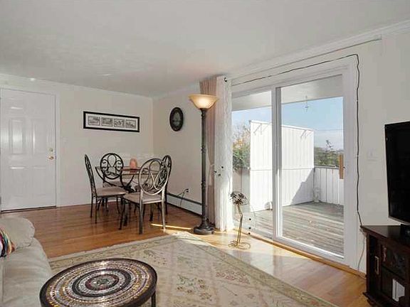 5th image of 20 Ash St #B