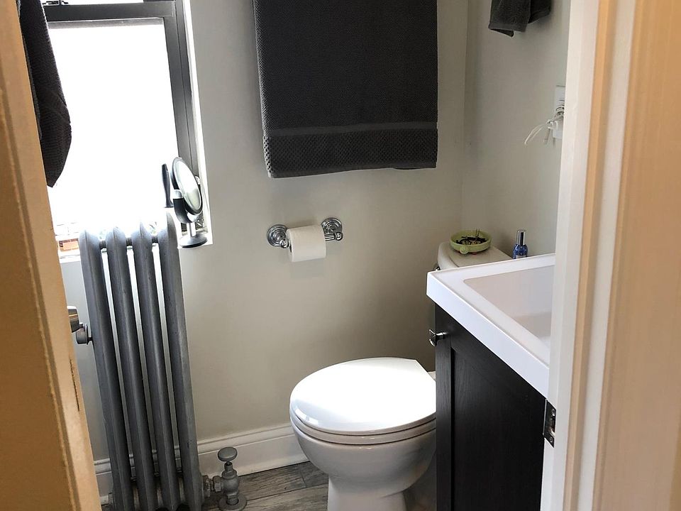 2nd image of 1056-2 W Lill Ave