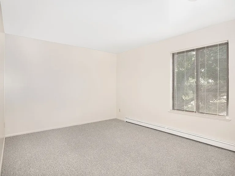 Wood Creek Apartments — Photo 23
