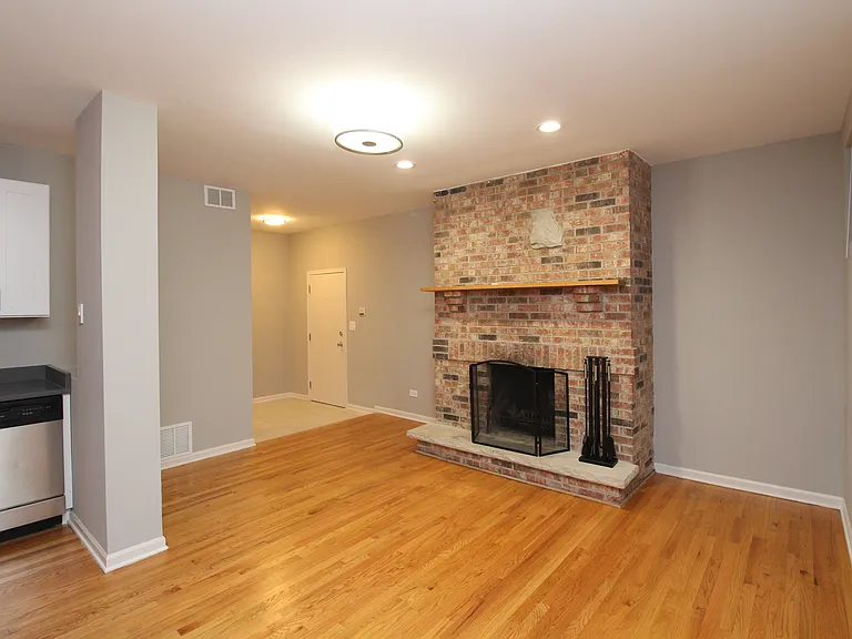 617 W Drummond Pl #GCW — Photo 8