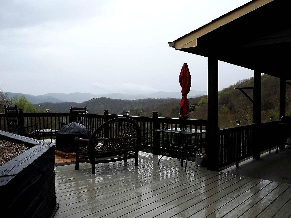 Uncovered Deck with Fire Pit