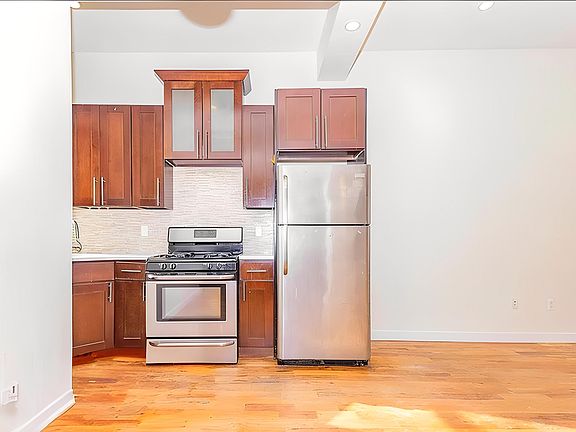 5th image of 778 Lincoln Pl APT 1L