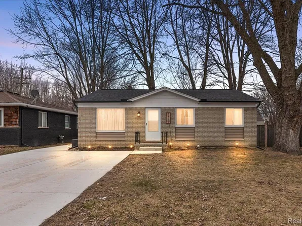 39621 Detroit St, Harrison Township, MI 48045