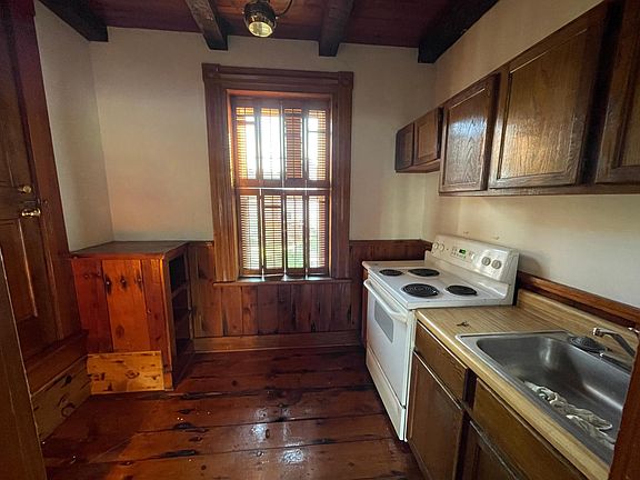 4th image of 144 Chester St Front 3