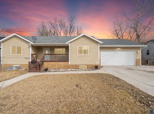904 N Highland Ave, Sioux Falls, SD 57103