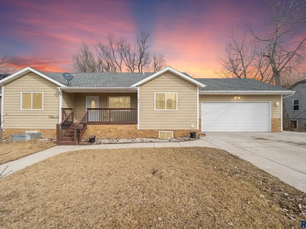 904 N Highland Ave, Sioux Falls, SD 57103