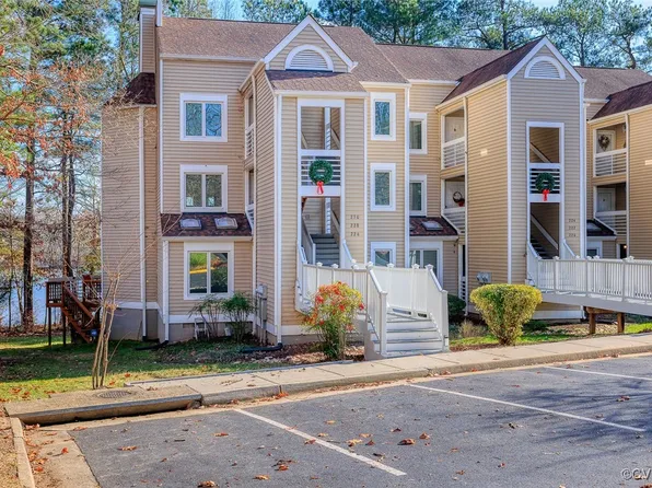 228 Water Pointe Ct, Midlothian, VA 23112