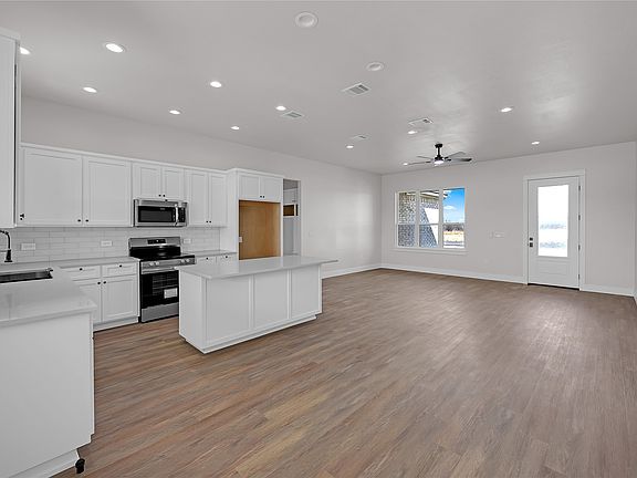 3rd image of 209 Avenida Ave