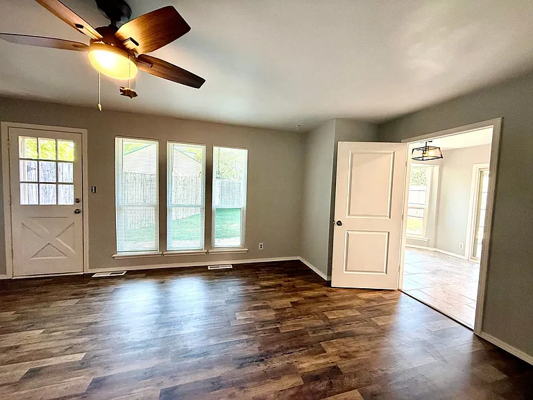 137 E K Pl — Photo 14