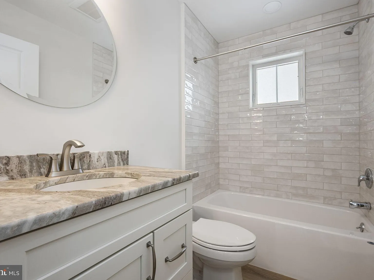 2 bed, 1.0 bath, $2,200 — Photo 2
