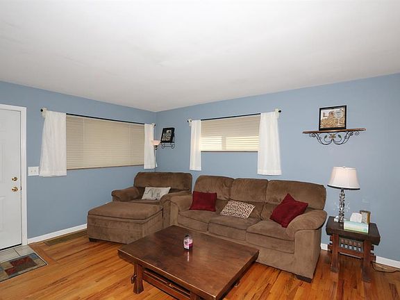 3rd image of 1139 Woody Ln