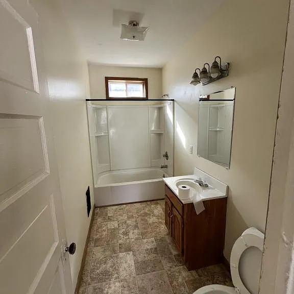 1213 Oswego St — Photo 9