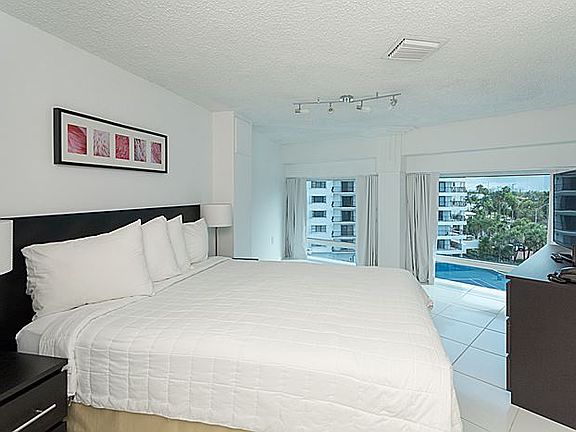 5th image of 5445 Collins Ave APT M18