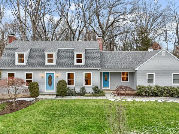 15 Clover Pl, Cos Cob, CT 06807